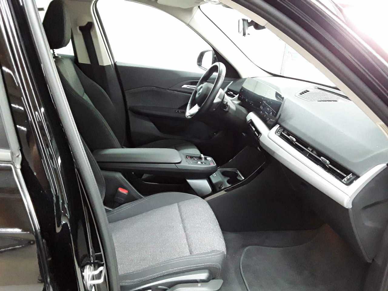 BMW iX1 xDrive30 8