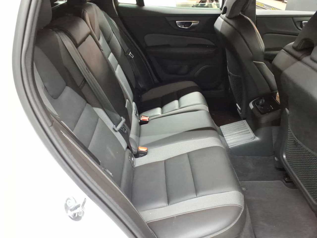 Volvo V60 T6 AWD Recharge Plus Dark 14