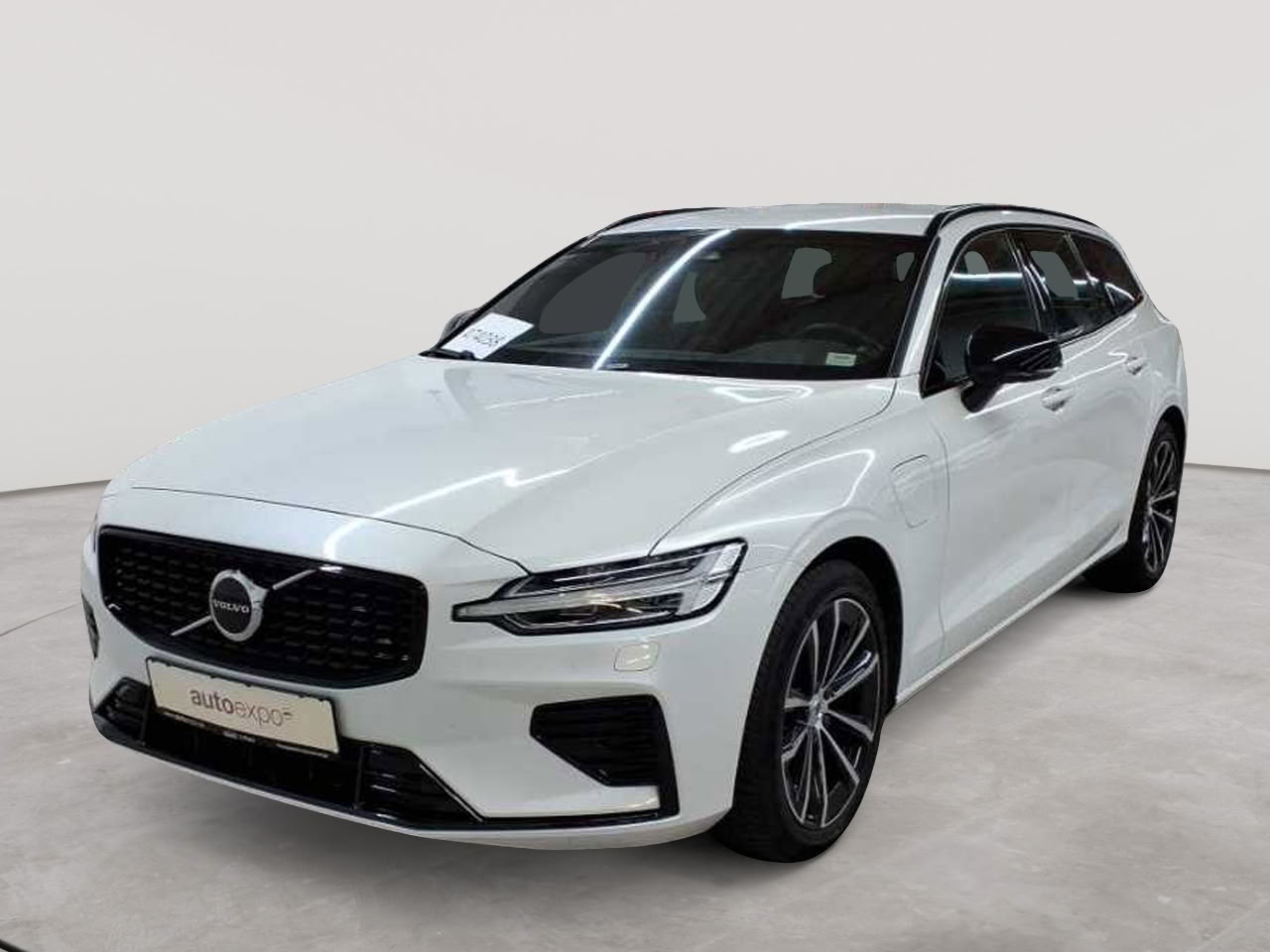 Volvo V60 T6 AWD Recharge Plus Dark 2