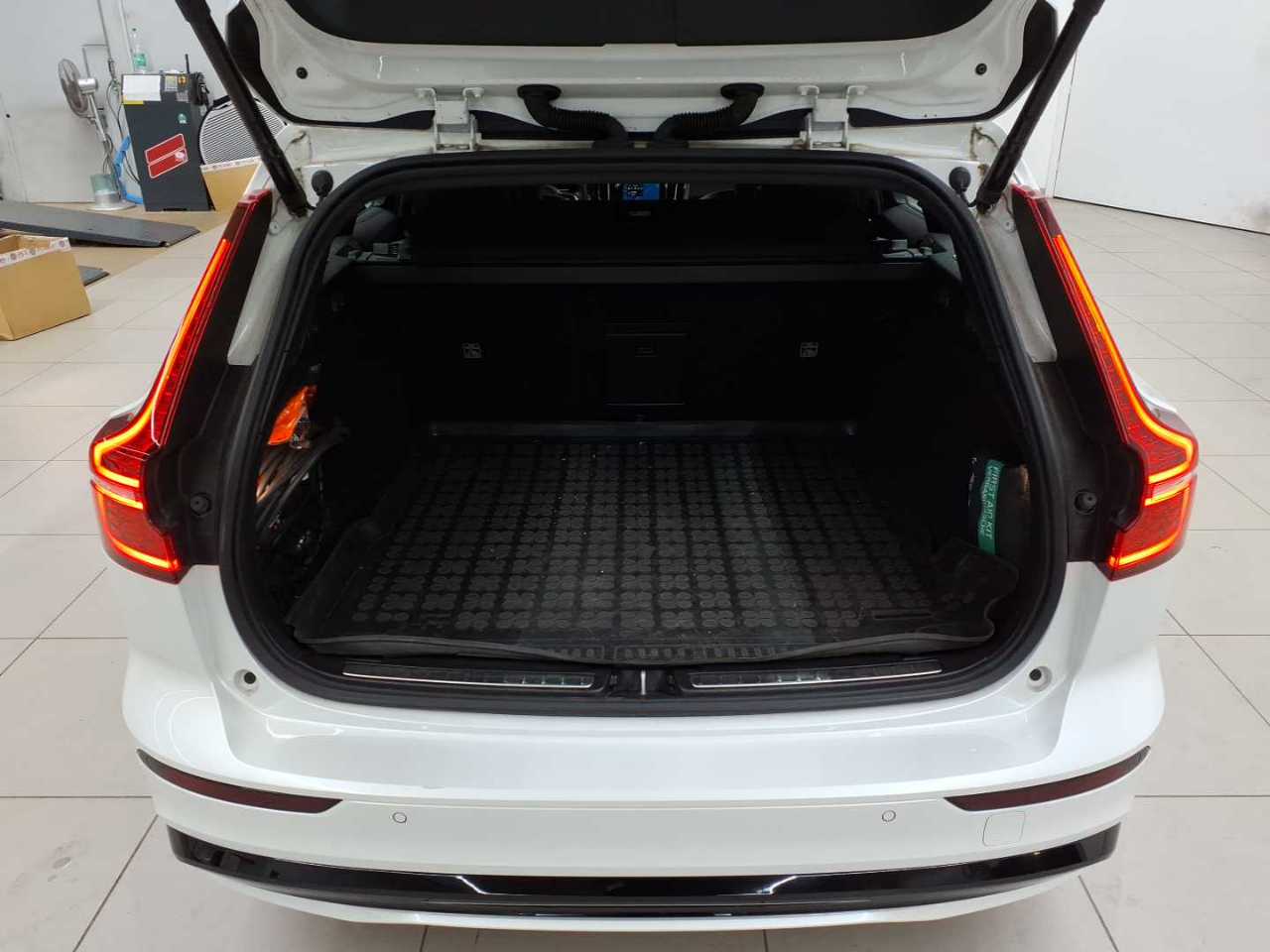 Volvo V60 T6 AWD Recharge Plus Dark 15