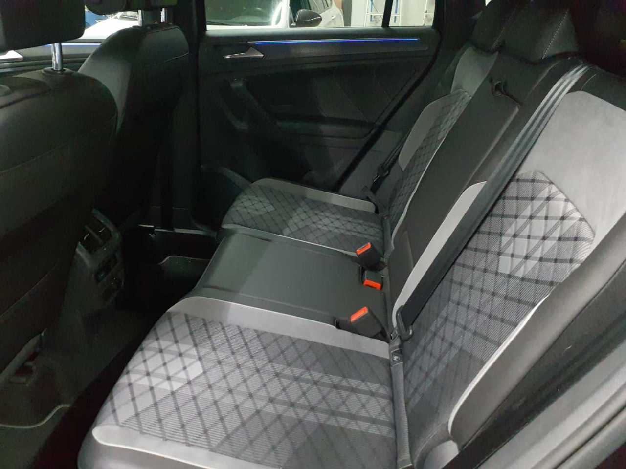 Volkswagen Tiguan 2.0 TDI SCR 4MOTION DSG R-Line 13