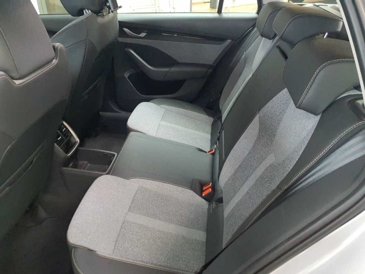 Skoda Octavia Combi 2.0 TDI DSG Selection 13