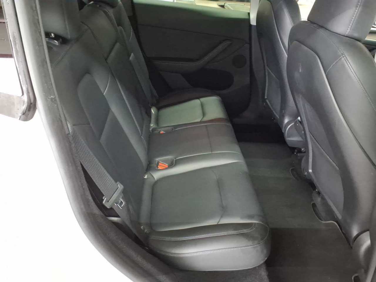 Tesla Model Y Long Range Dual Motor AWD 14