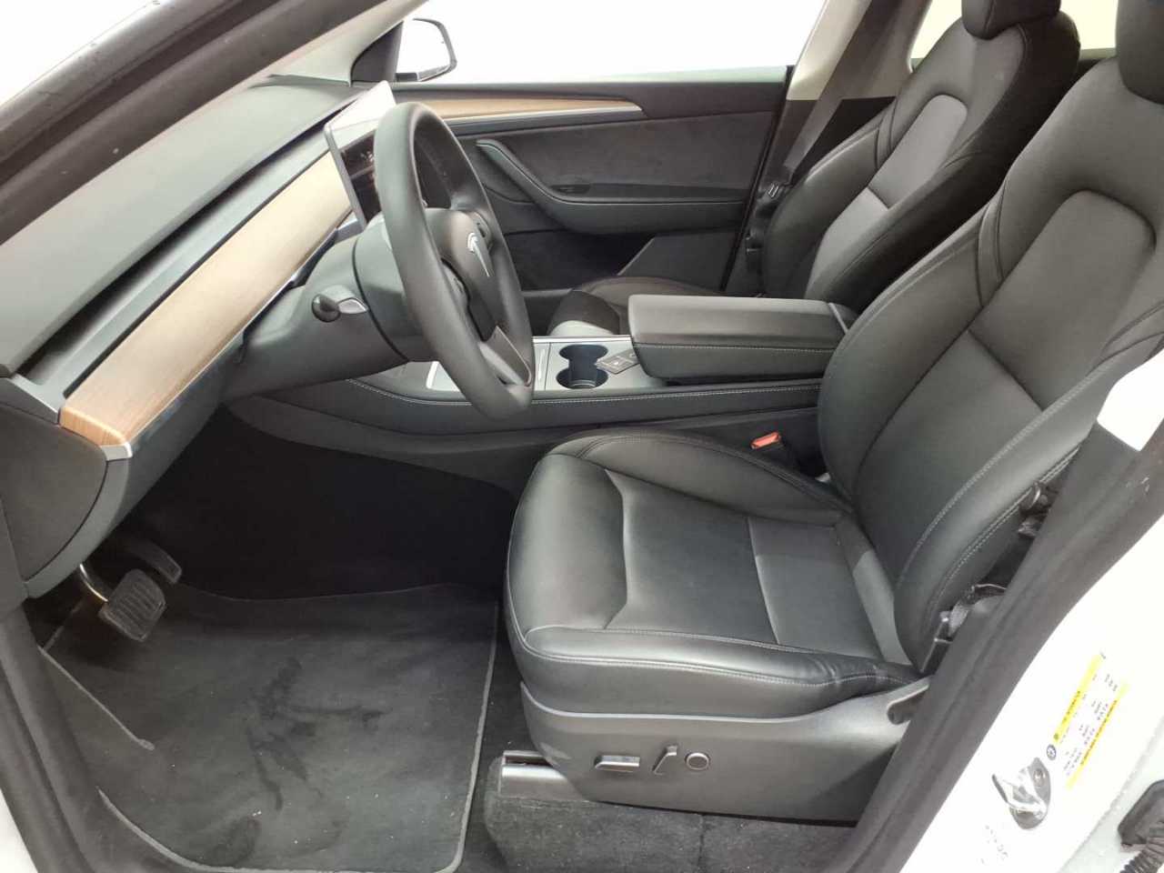 Tesla Model Y Long Range Dual Motor AWD 7
