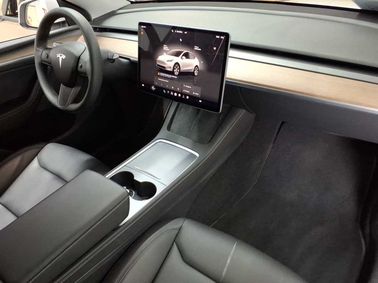 Tesla Model Y Long Range Dual Motor AWD 8