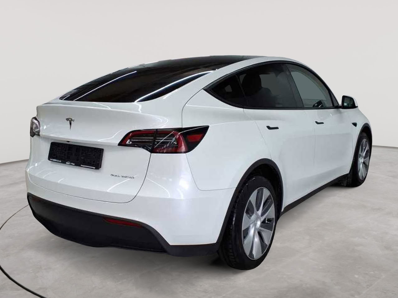 Tesla Model Y Long Range Dual Motor AWD 4