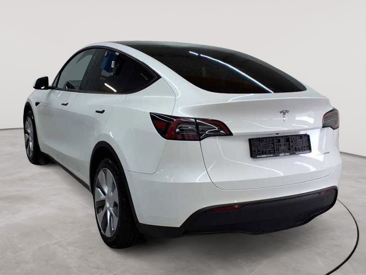 Tesla Model Y Long Range Dual Motor AWD 5