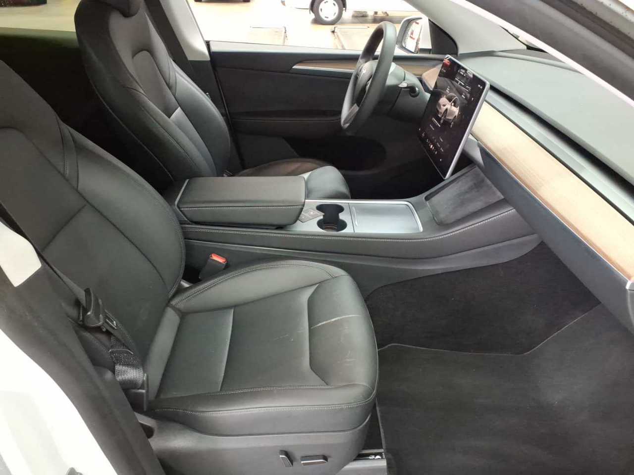 Tesla Model Y Long Range Dual Motor AWD 9