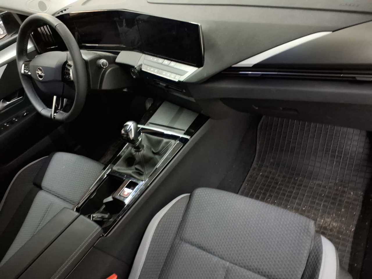 Opel Astra 1.2 Turbo Business Edition 9