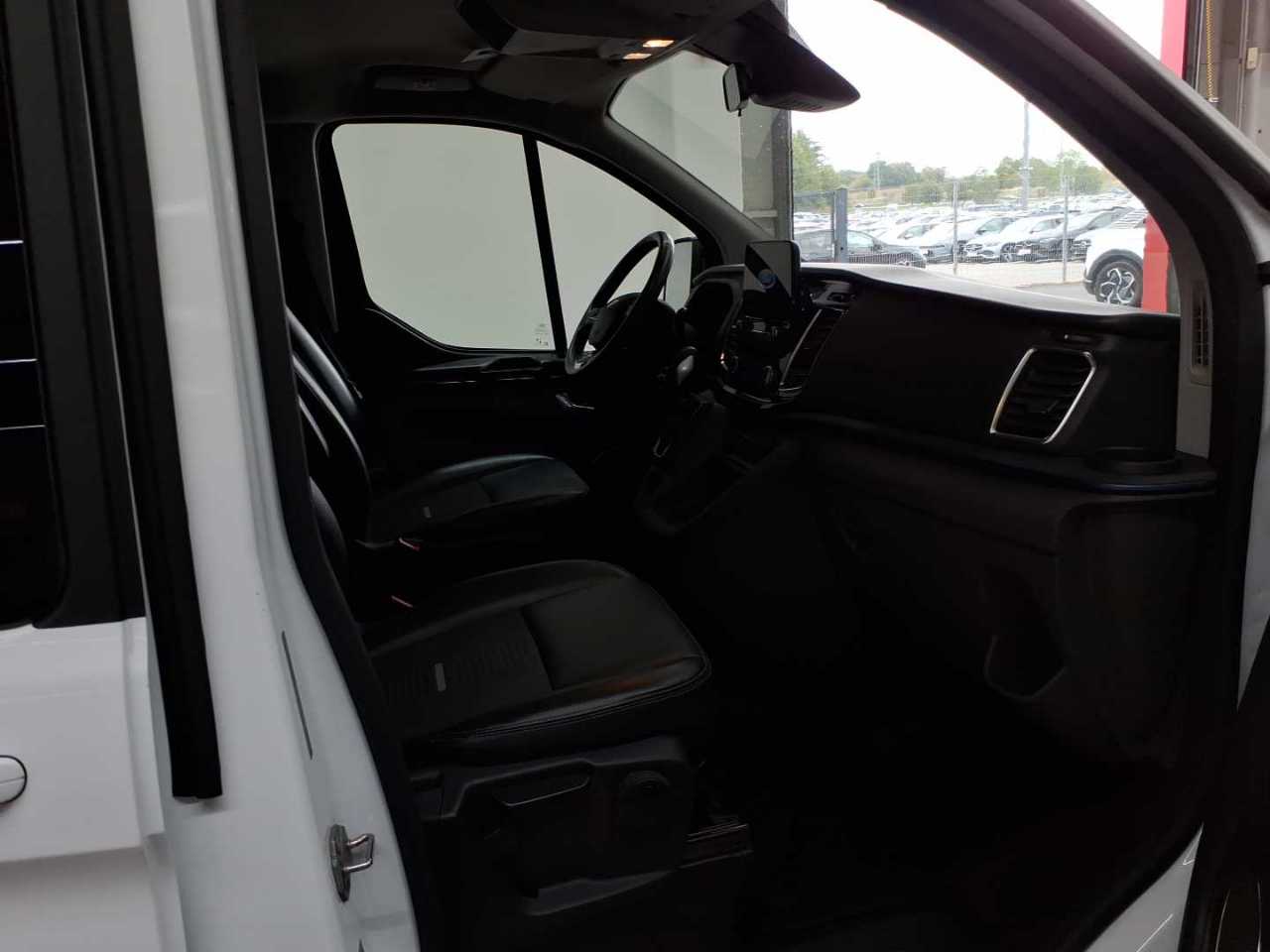 Ford Tourneo Custom 320 L1H1 VA Autm. Active 8