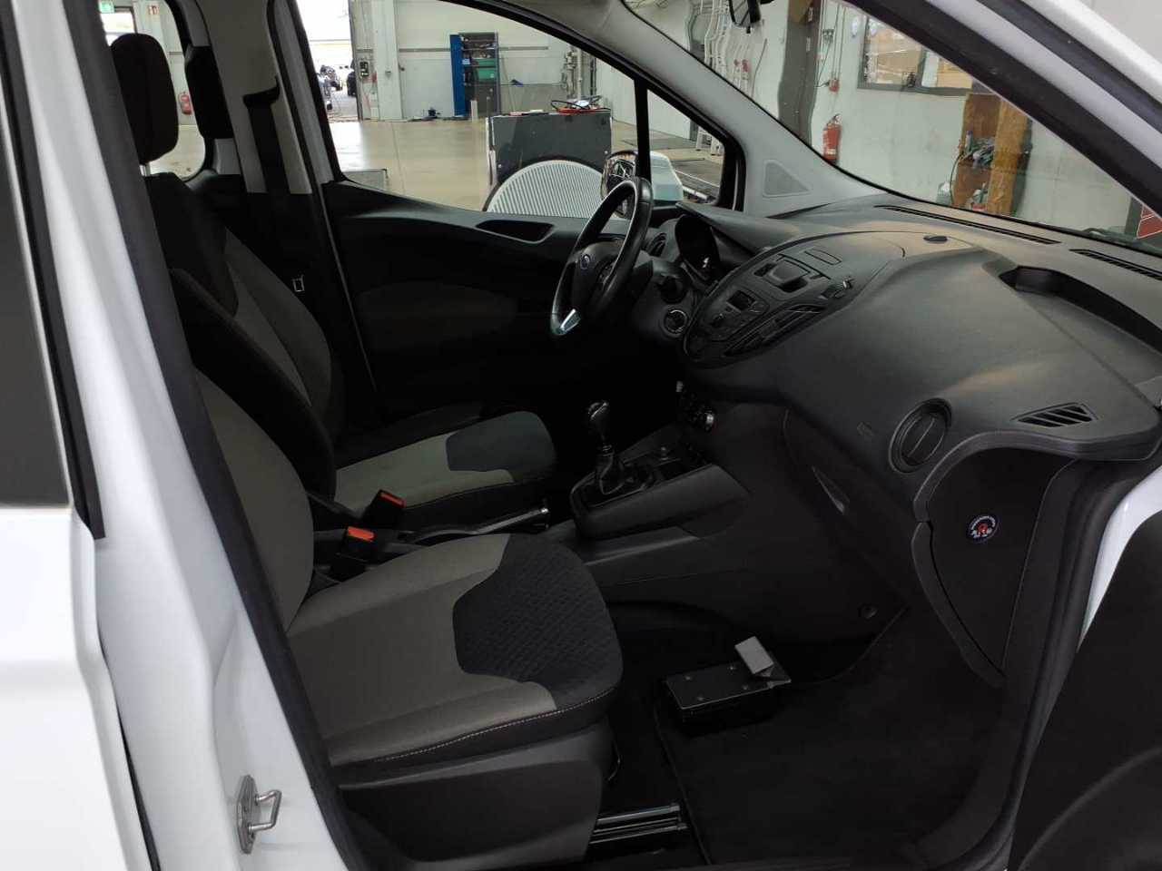 Ford Tourneo Courier 1.5 TDCi S&S Trend 8