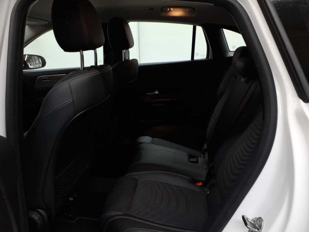 Mercedes-Benz GLA 200 d 8G-DCT 13
