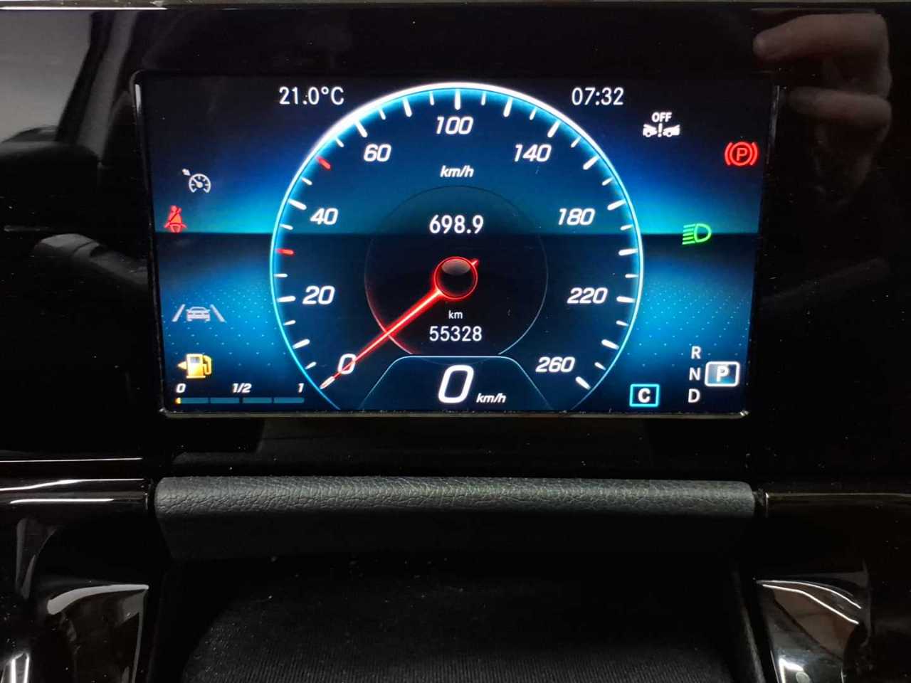 Mercedes-Benz GLA 200 d 8G-DCT 11