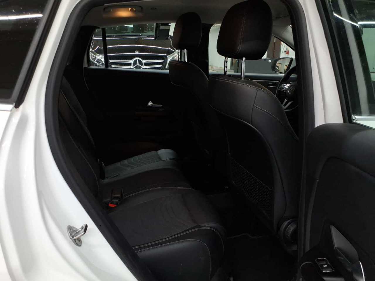 Mercedes-Benz GLA 200 d 8G-DCT 14