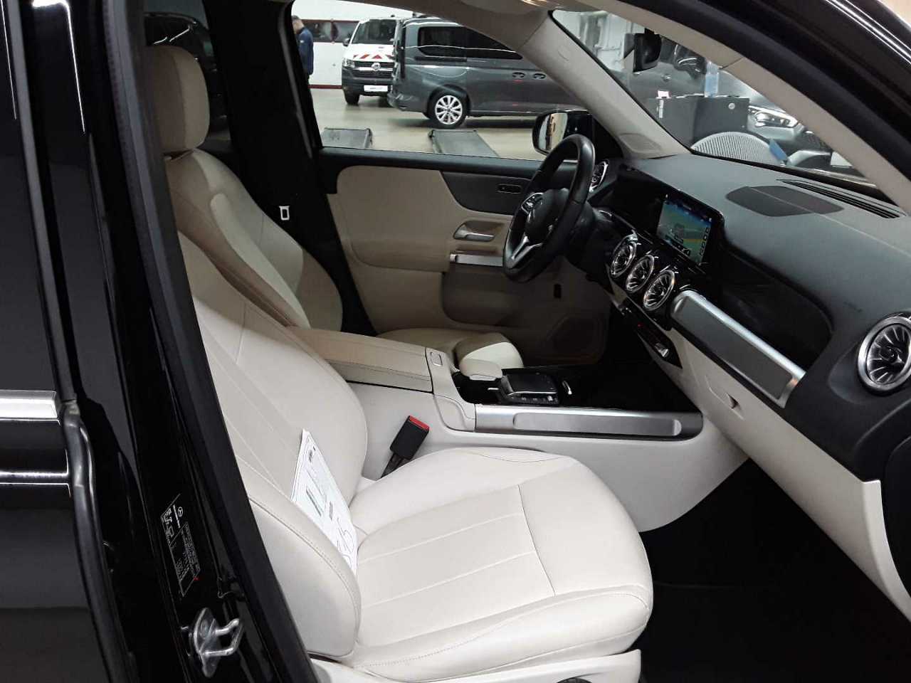 Mercedes-Benz EQB 250 Progressive 8