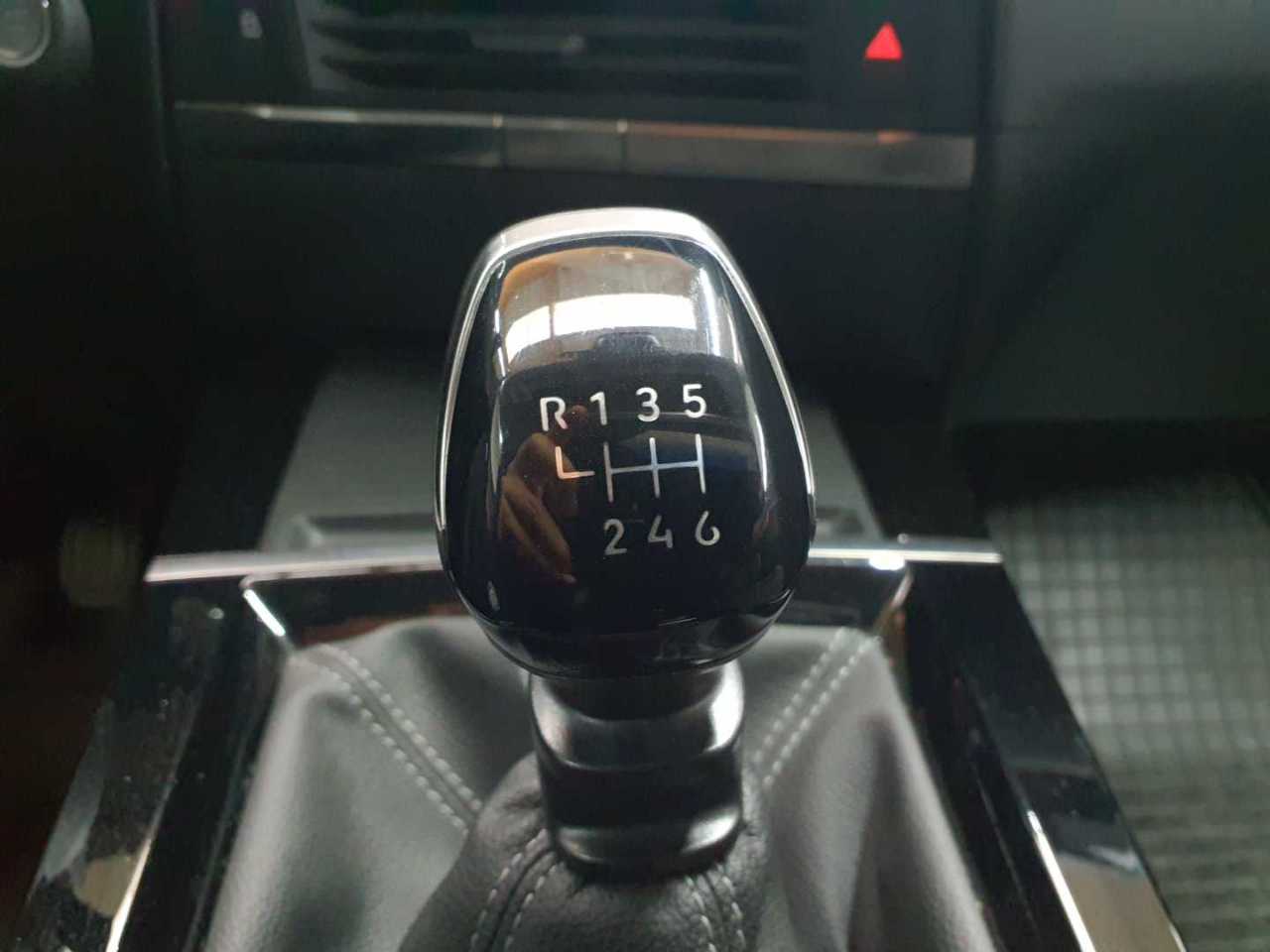 Opel Astra 1.2 Turbo Business Edition 17