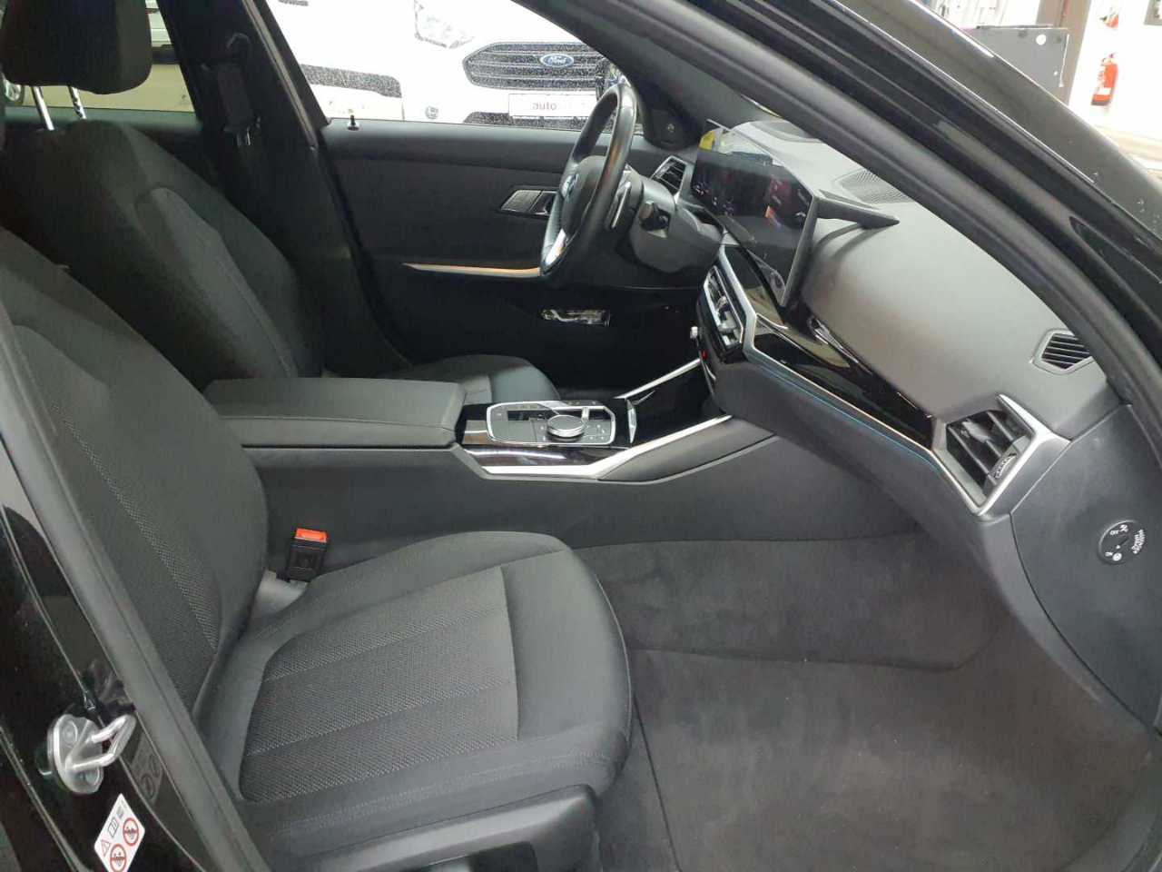 BMW 330e Touring Aut. 7