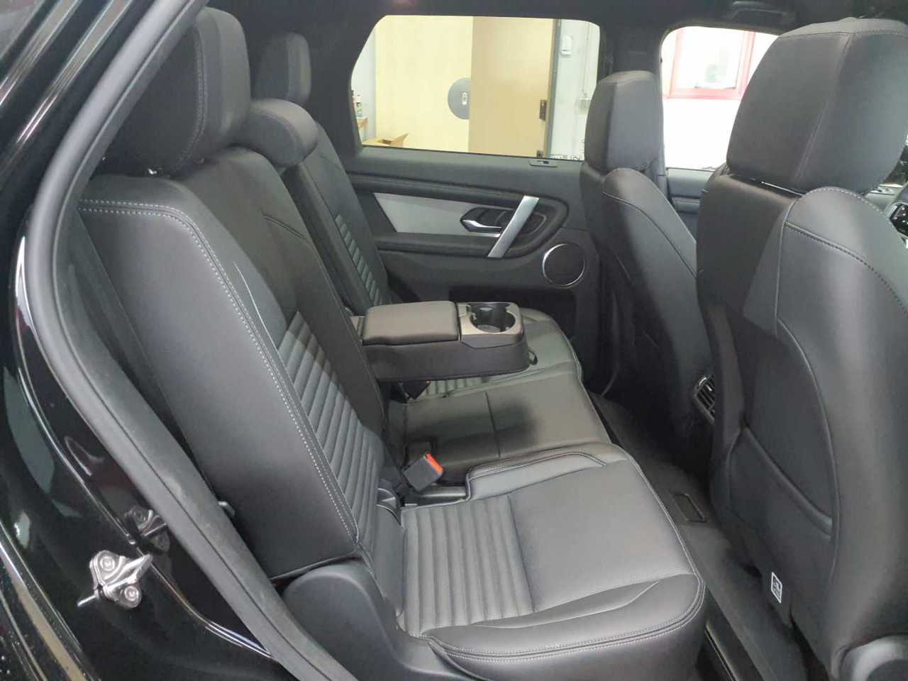 Land Rover Discovery Sport P270e Dynamic SE 13