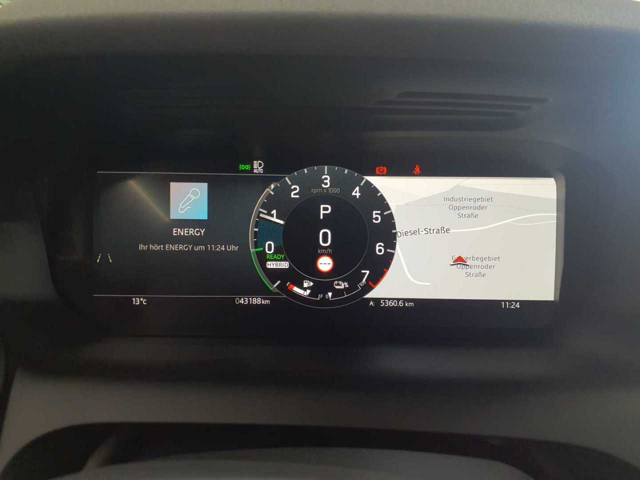 Land Rover Discovery Sport P270e Dynamic SE 11