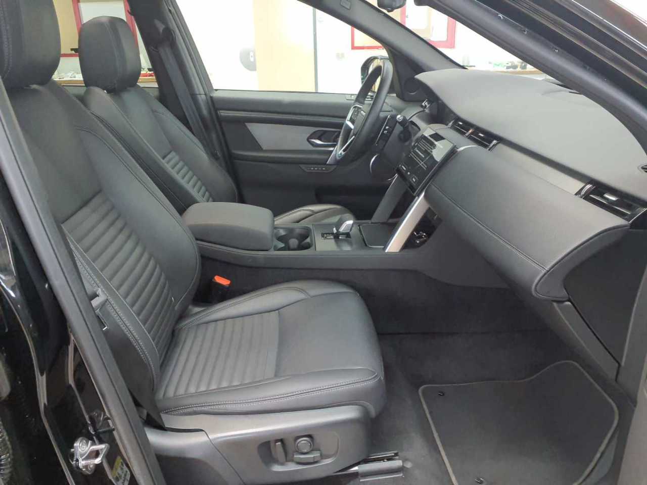 Land Rover Discovery Sport P270e Dynamic SE 7
