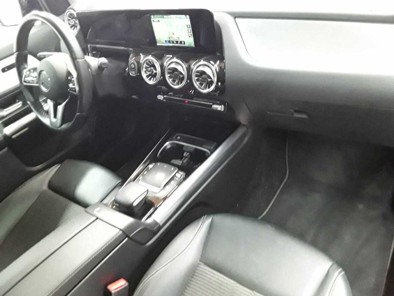 Mercedes-Benz GLA 200 4Matic 8G-DCT Progressive 9