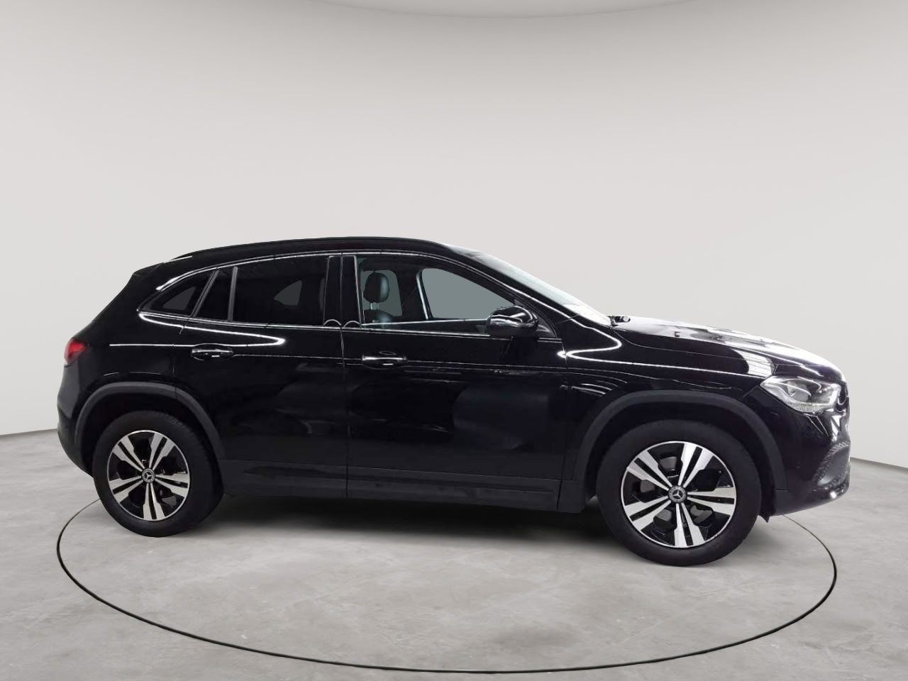Mercedes-Benz GLA 200 4Matic 8G-DCT Progressive 3