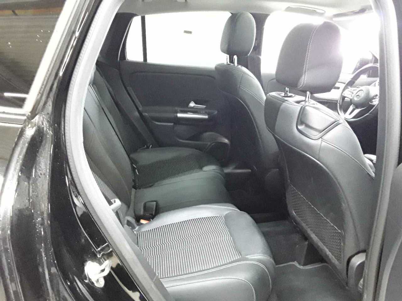 Mercedes-Benz GLA 200 4Matic 8G-DCT Progressive 14