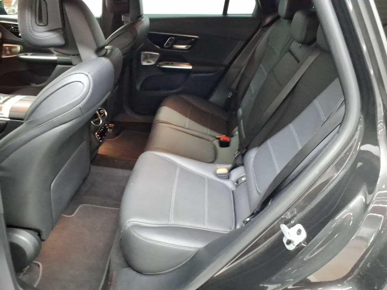 Mercedes-Benz GLC 220 d 4Matic 9G-TRONIC AMG Line Advanced 13