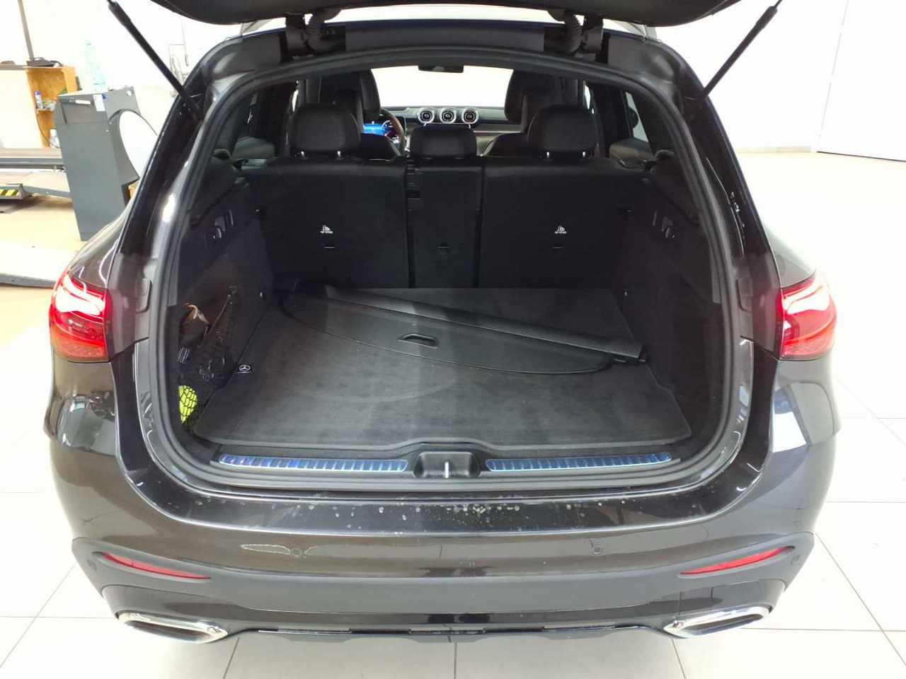 Mercedes-Benz GLC 220 d 4Matic 9G-TRONIC AMG Line Advanced 15