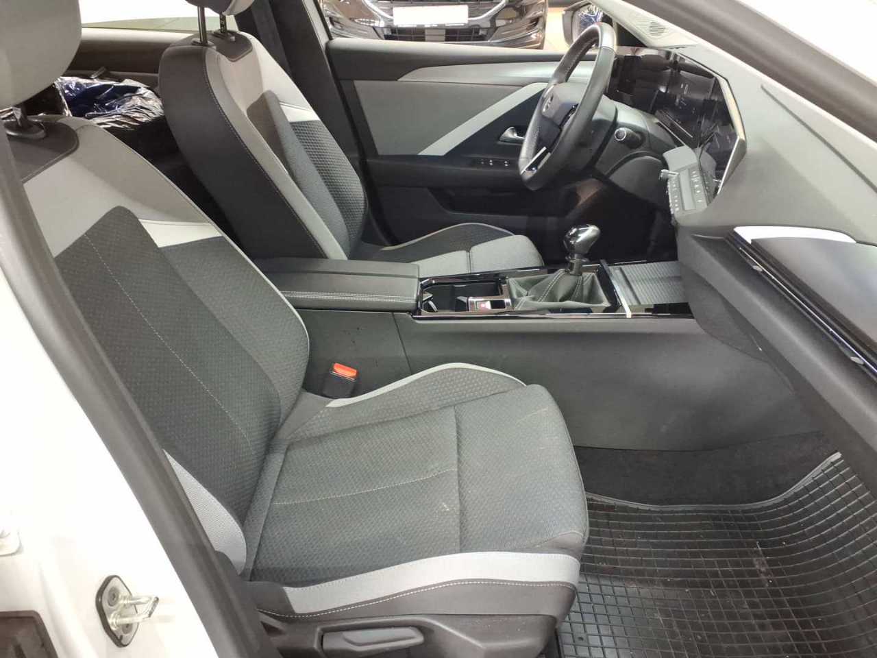 Opel Astra 1.2 Turbo Business Edition 8