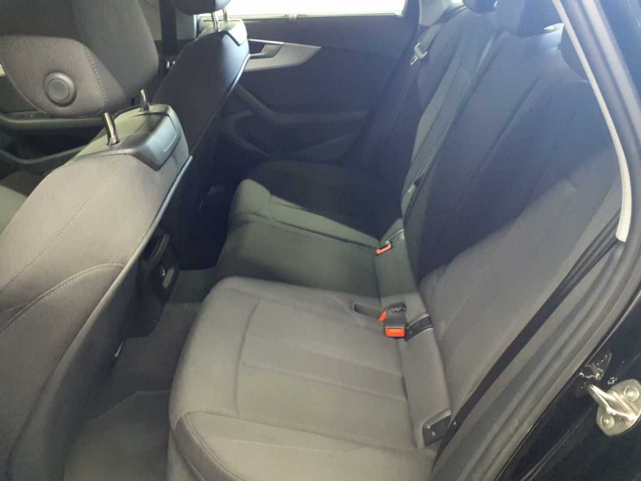 Audi A4 35 TDI S tronic 14
