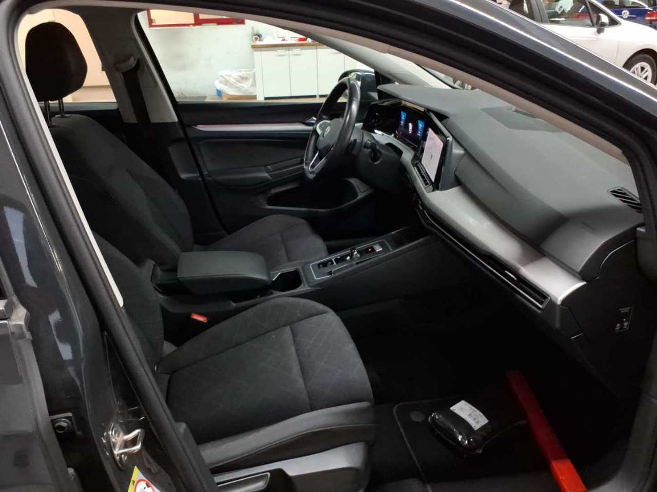 Volkswagen Golf Variant 2.0 TDI SCR DSG Life 8