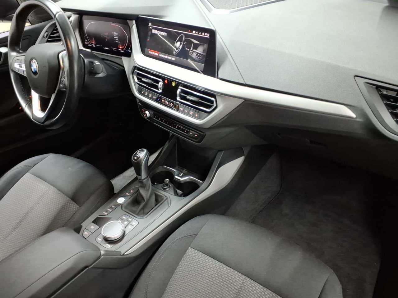 BMW 218d Gran Coupe 9