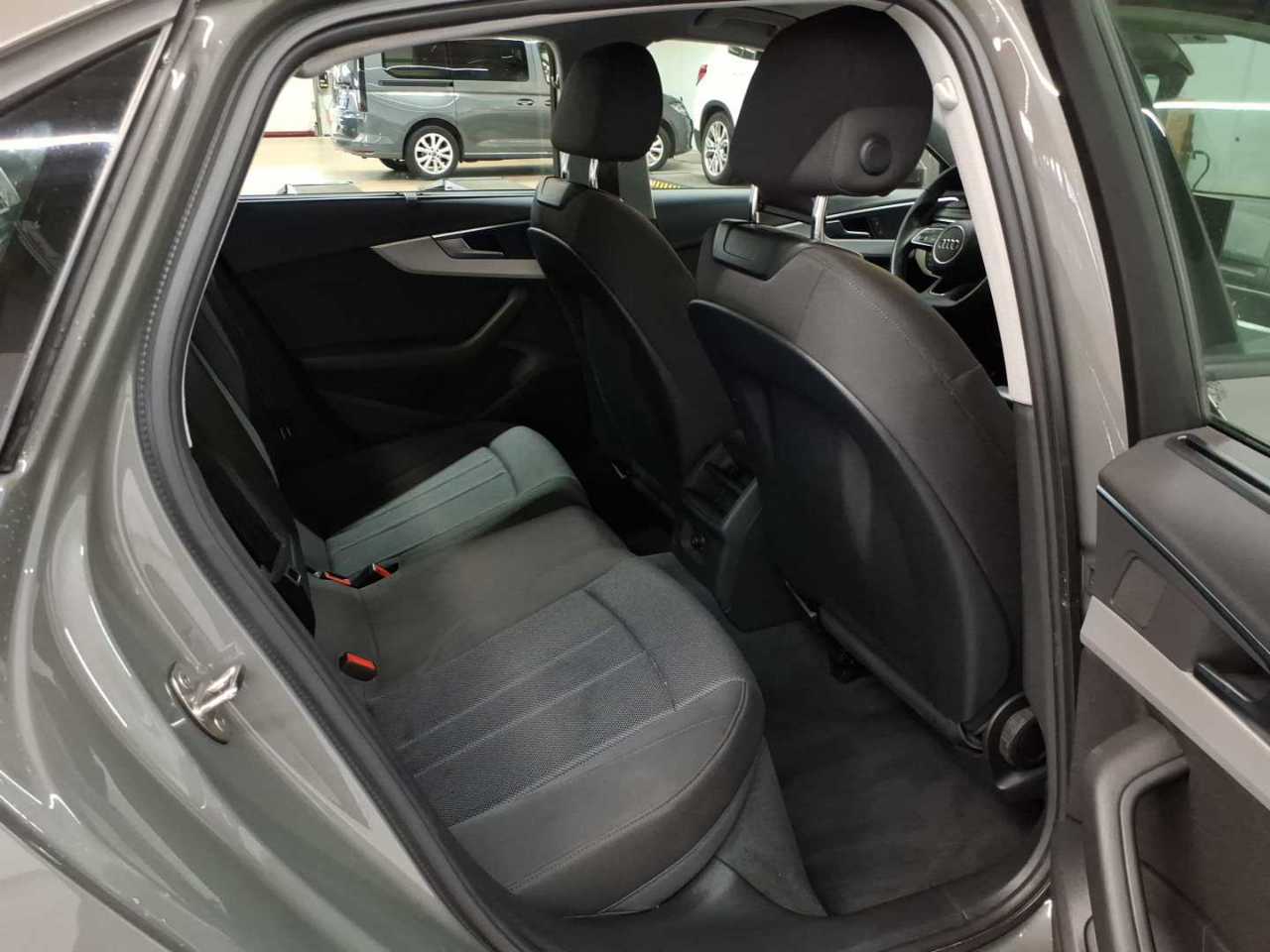 Audi A4 35 TDI S tronic S line 14