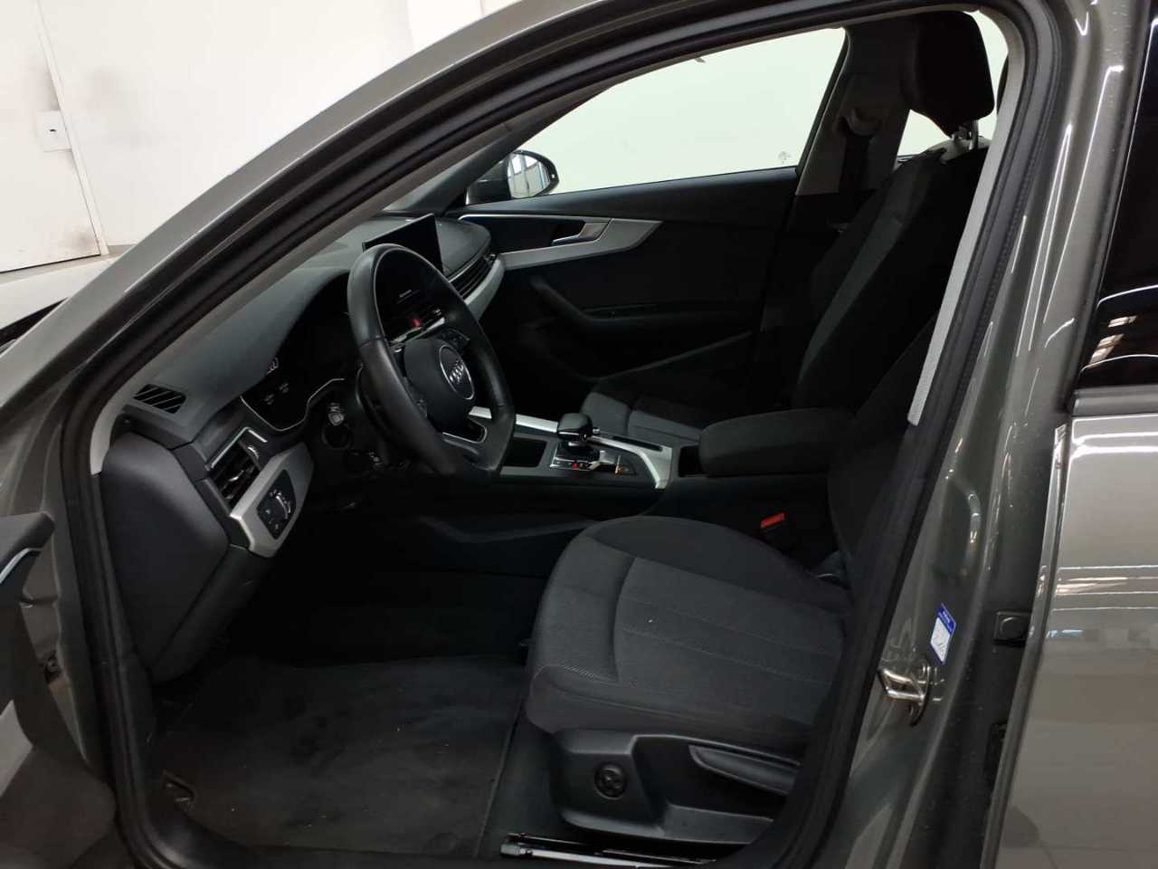Audi A4 35 TDI S tronic S line 7