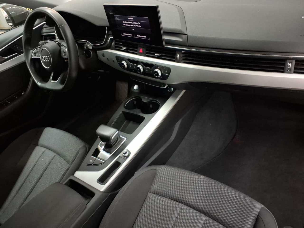 Audi A4 35 TDI S tronic S line 9
