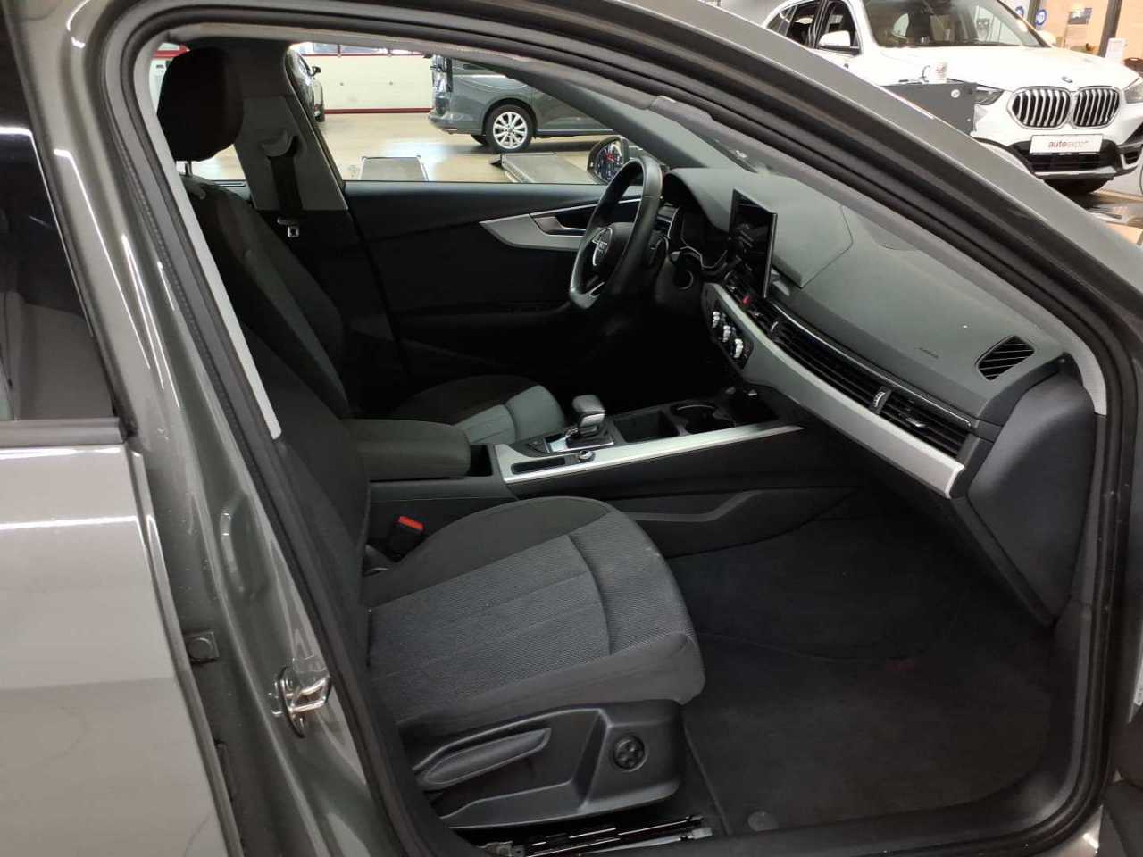 Audi A4 35 TDI S tronic S line 8