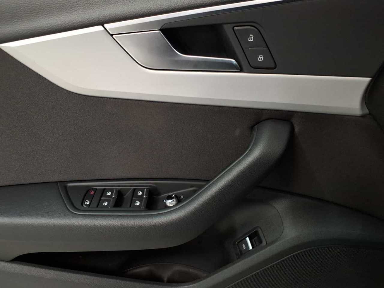 Audi A4 35 TDI S tronic S line 18