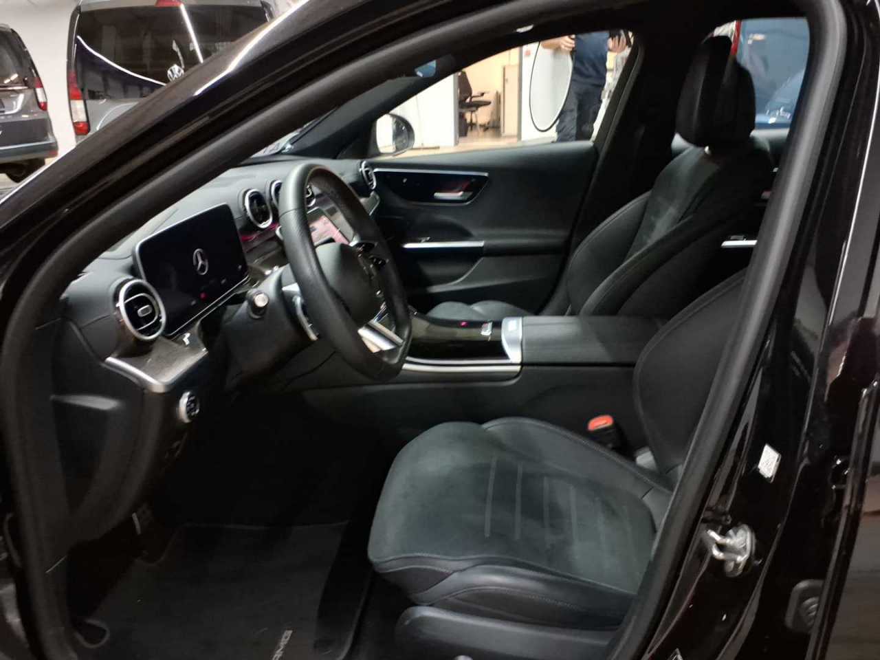 Mercedes-Benz C 300 4Matic 9G-TRONIC AMG Line 7