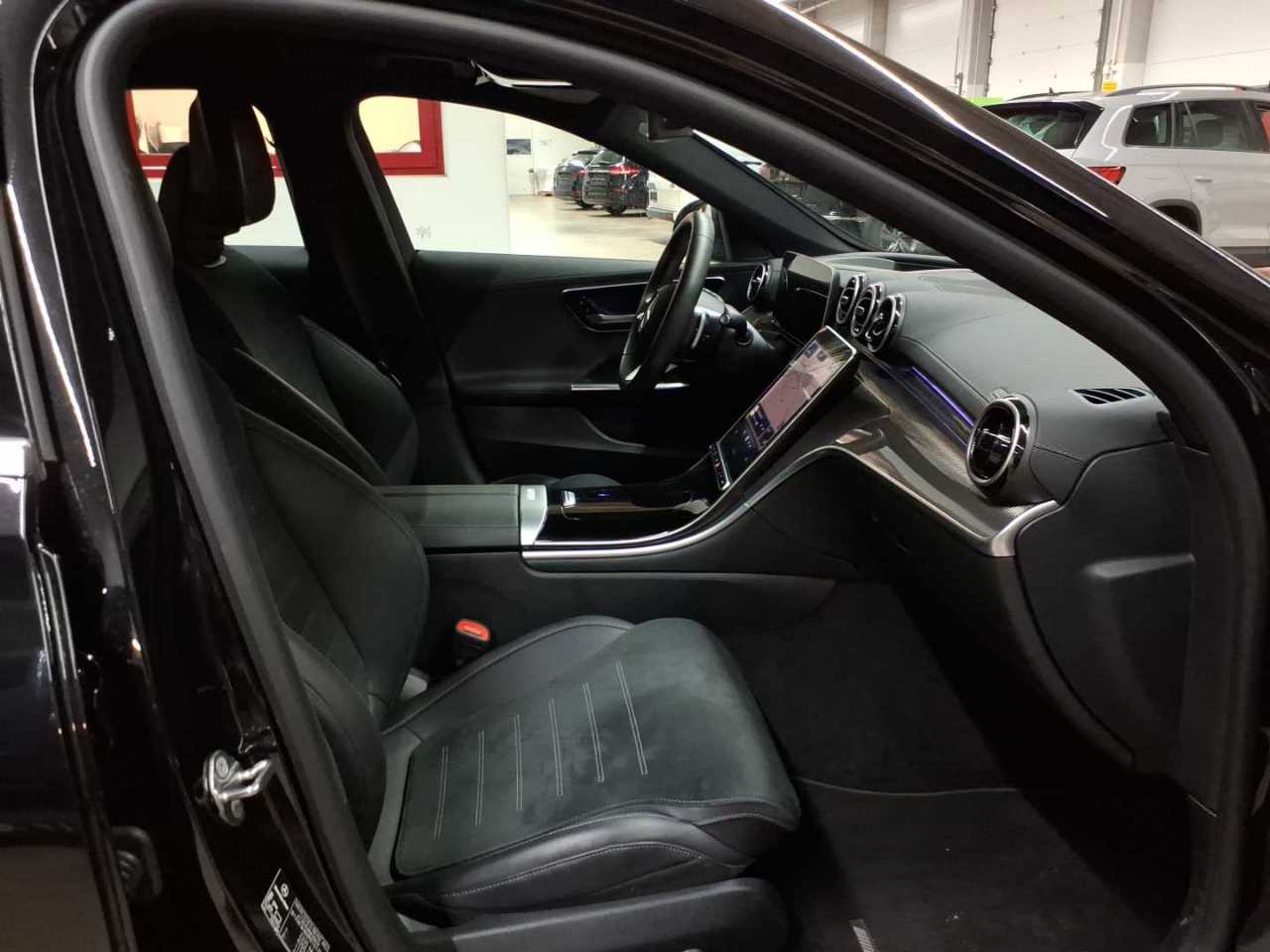 Mercedes-Benz C 300 4Matic 9G-TRONIC AMG Line 8
