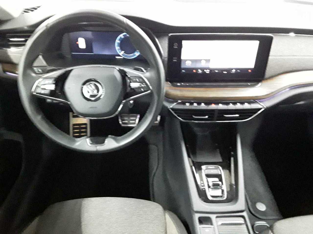 Skoda Octavia Combi 2.0 TDI DSG 4x4 Scout 10