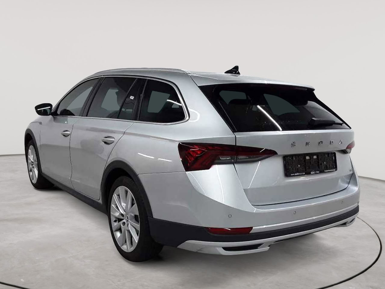 Skoda Octavia Combi 2.0 TDI DSG 4x4 Scout 5