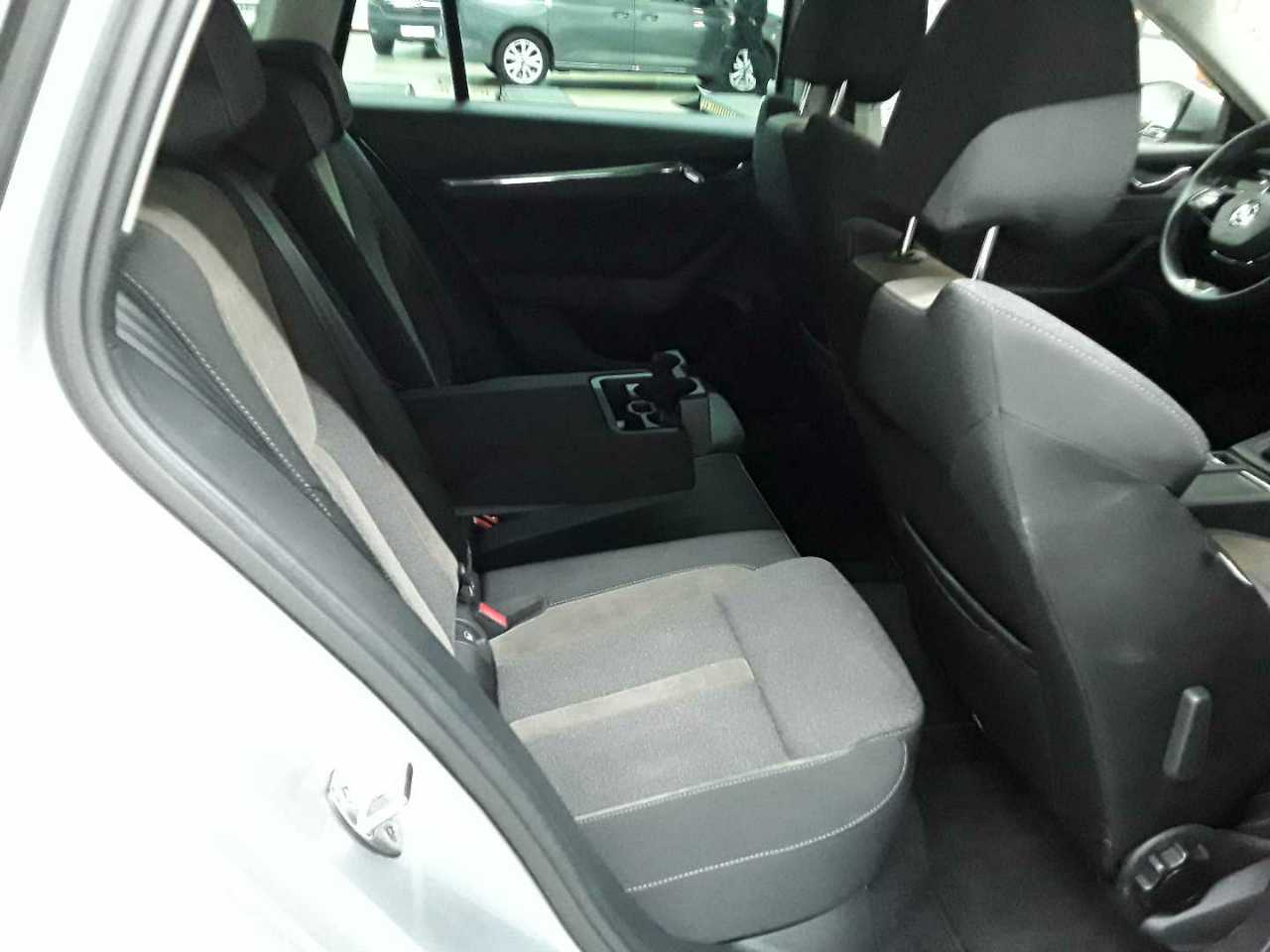 Skoda Octavia Combi 2.0 TDI DSG 4x4 Scout 14