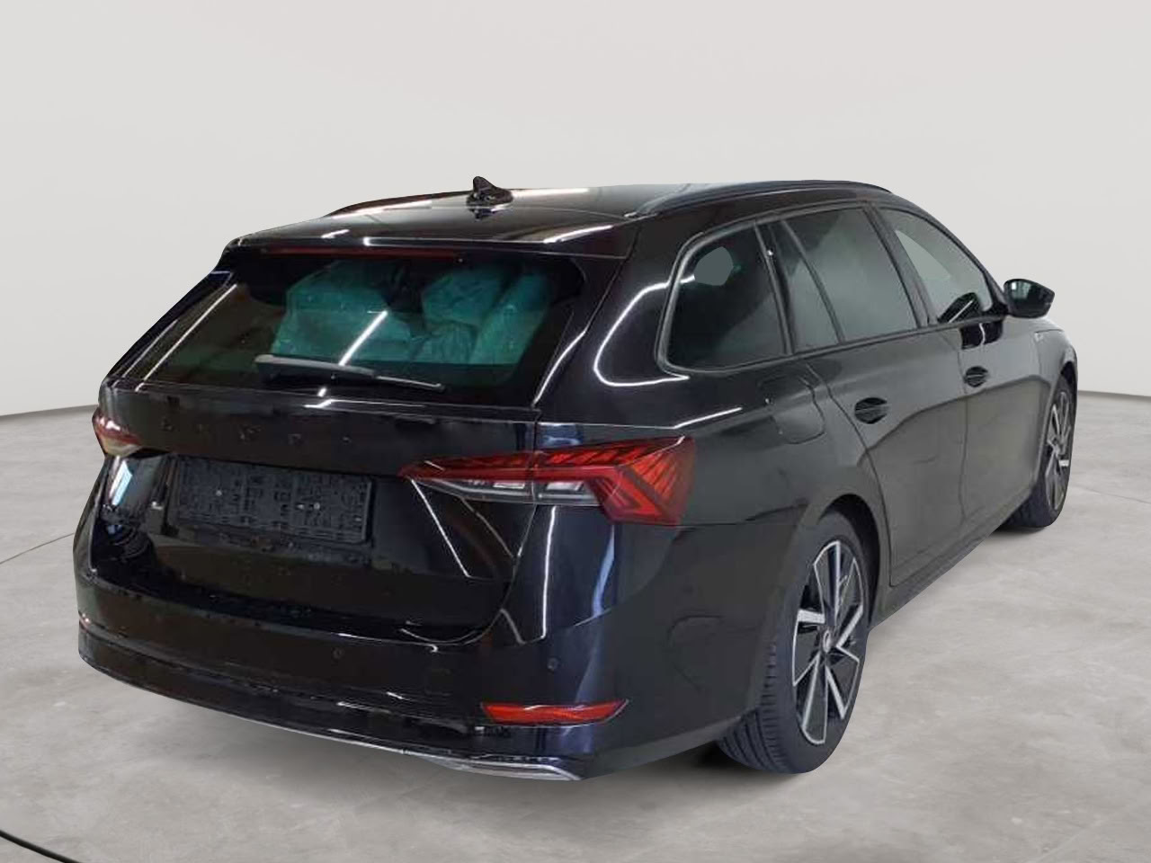 Skoda Octavia Combi 2.0 TDI DSG Sportline 4