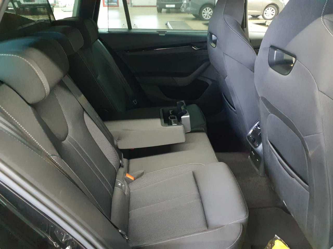 Skoda Octavia Combi 2.0 TDI DSG Sportline 13
