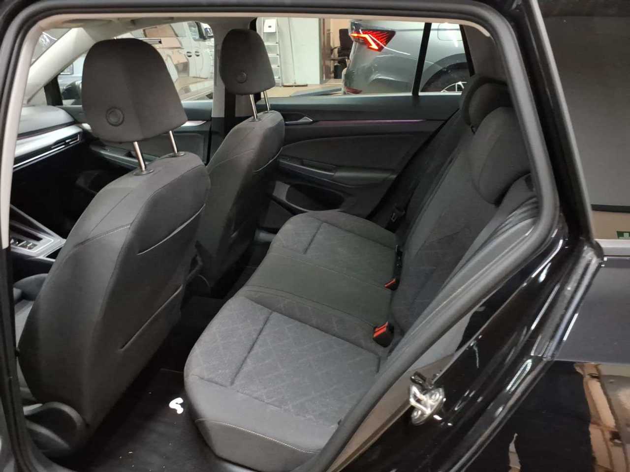 Volkswagen Golf Variant 2.0 TDI SCR DSG Life 13