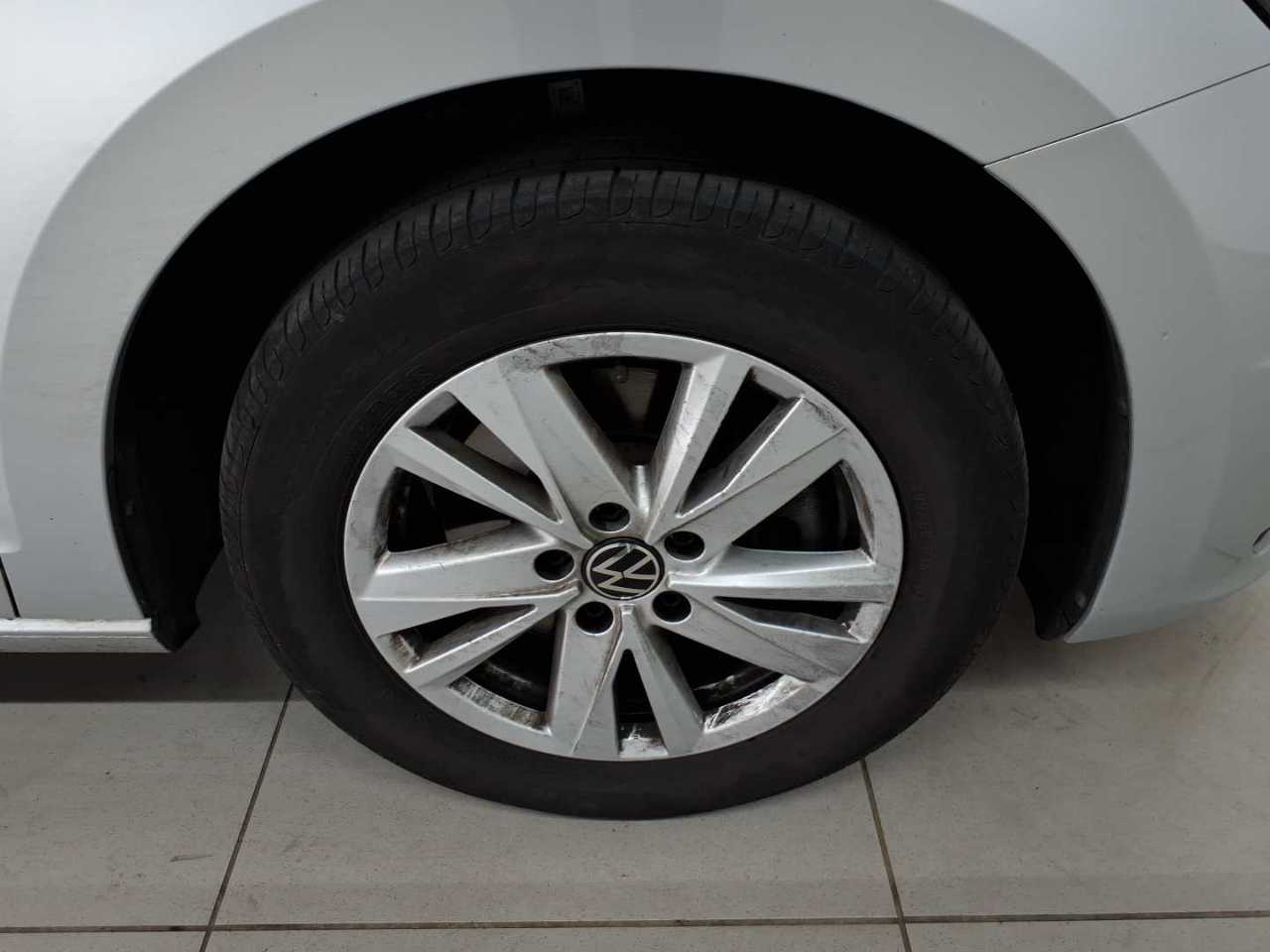 Volkswagen Touran 2.0 TDI SCR Comfortline 16