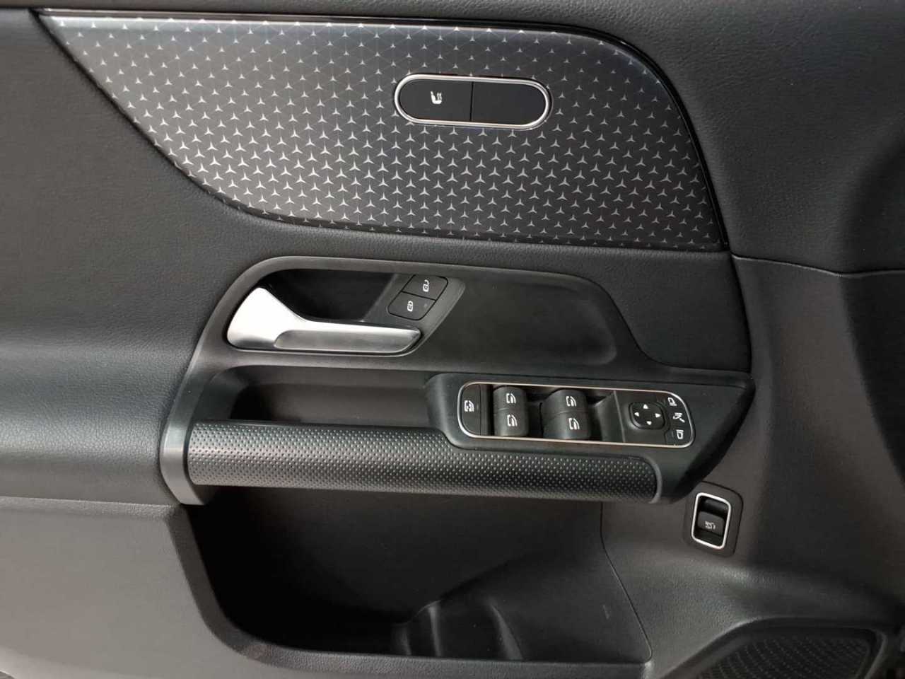 Mercedes-Benz B 180 7G-DCT Entry 19