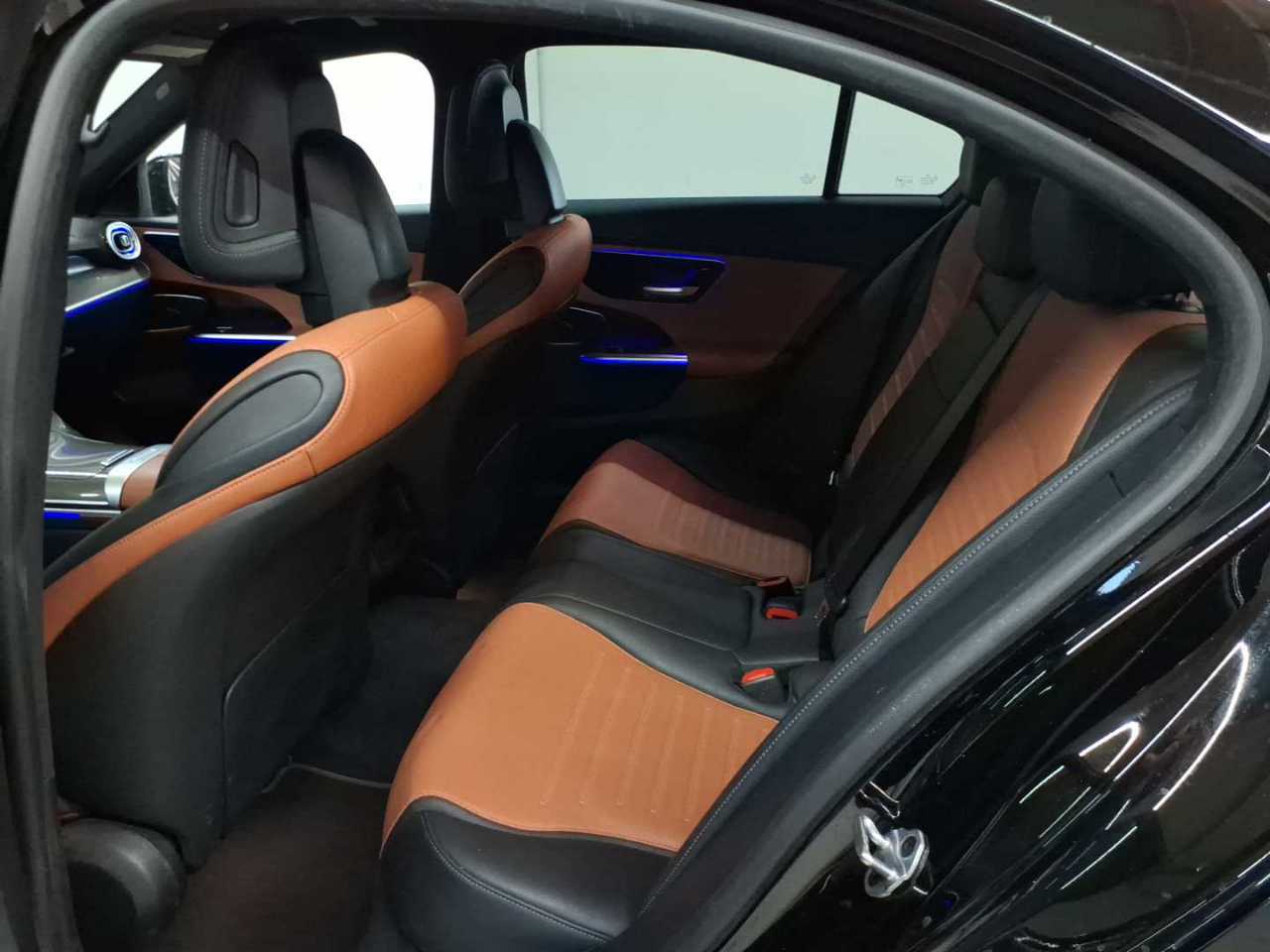 Mercedes-Benz C 180 9G-TRONIC AMG Line 13