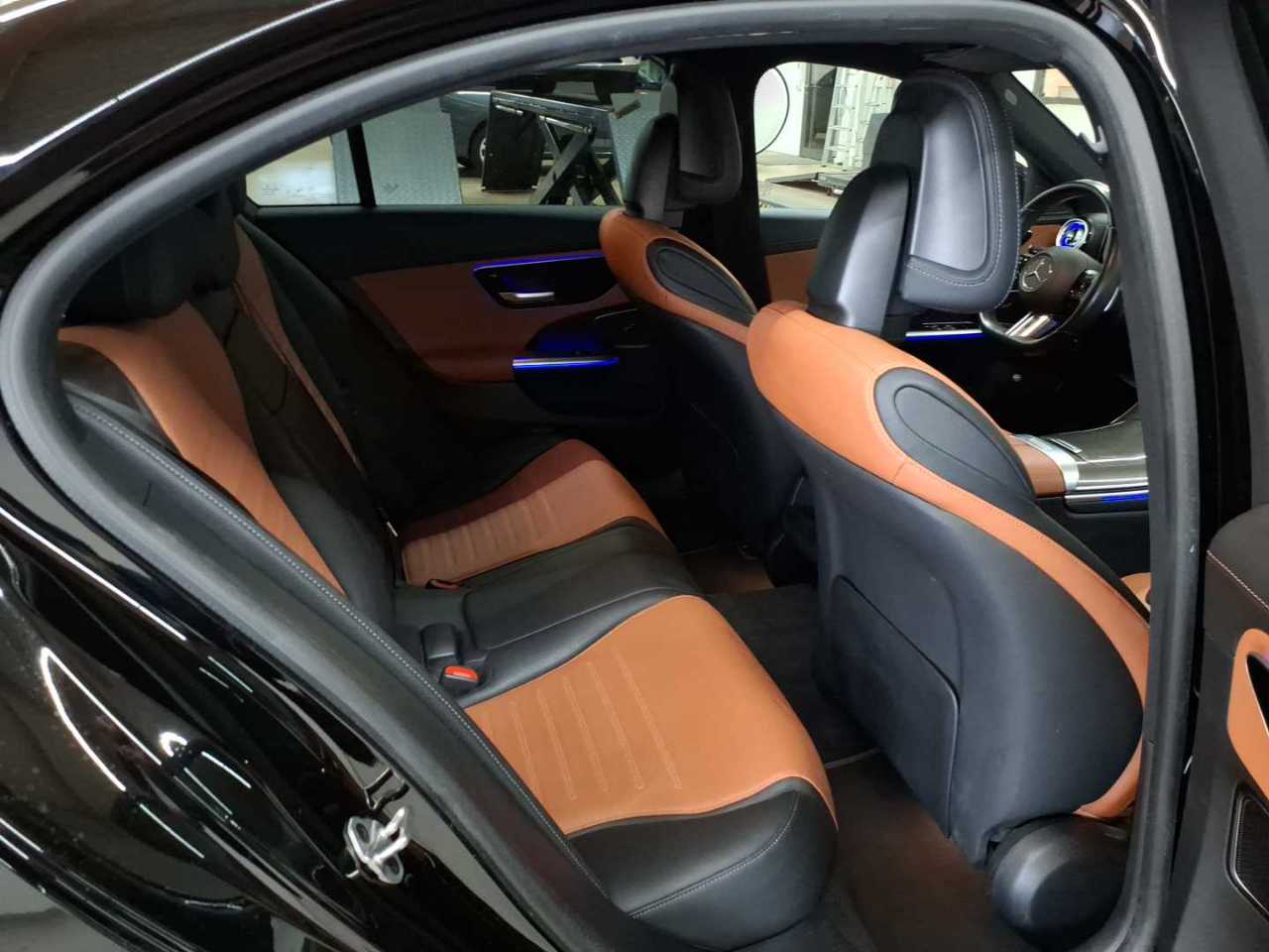 Mercedes-Benz C 180 9G-TRONIC AMG Line 14